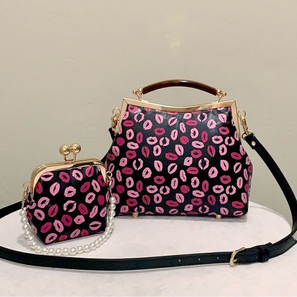 Handmade Genuine Leather Lips👄 Print, Double Kisslock Bag & Small Clutch Set - Picture 1 of 16